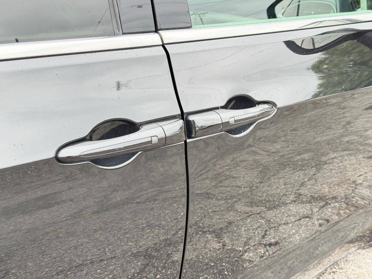 Used 2023 Chrysler Pacifica Touring-L FWD image 98