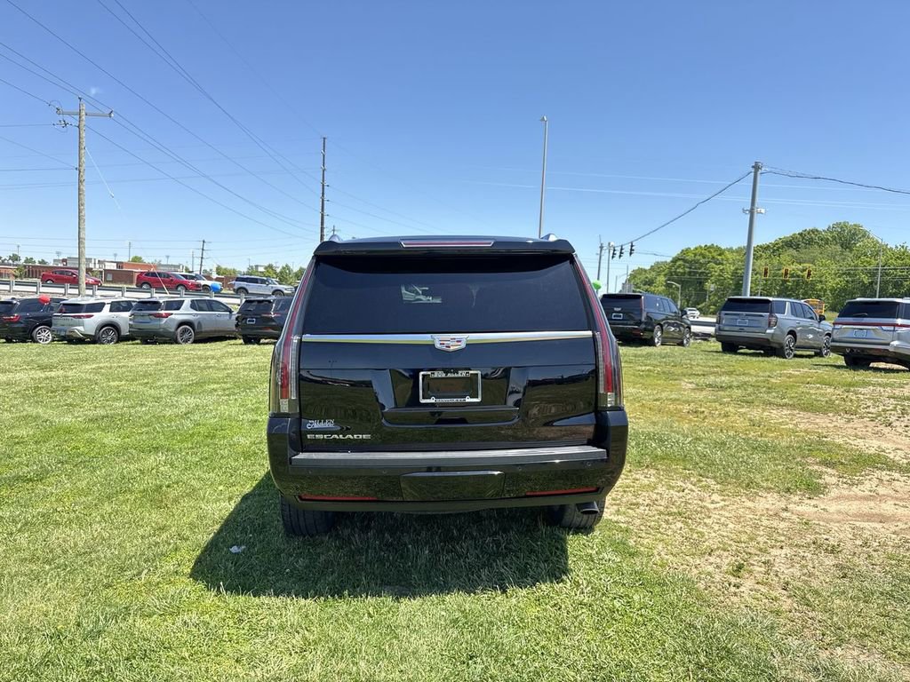 Used 2017 Cadillac Escalade Premium Luxury w/ LPO, Radiant Package AWD/4WD image 19