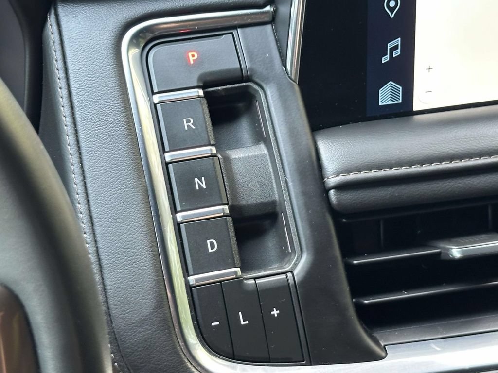 Used 2023 Chevrolet Suburban High Country AWD/4WD image 36
