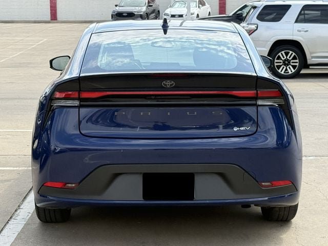 Used 2025 Toyota Prius LE FWD image 5