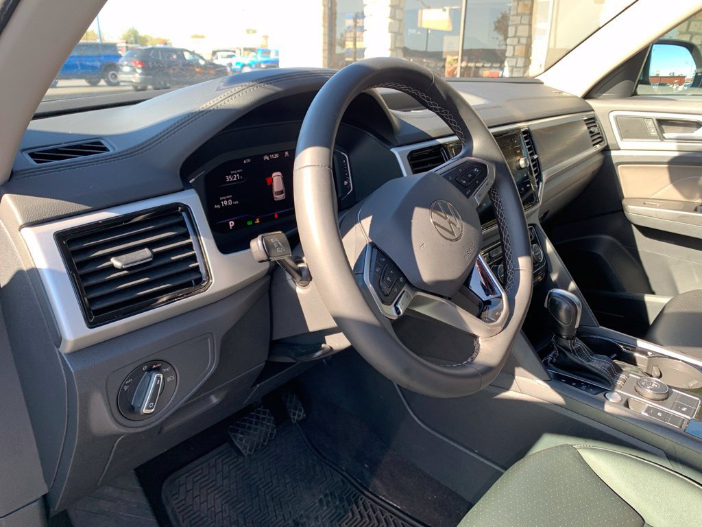 Used 2023 Volkswagen Atlas SE AWD/4WD image 23
