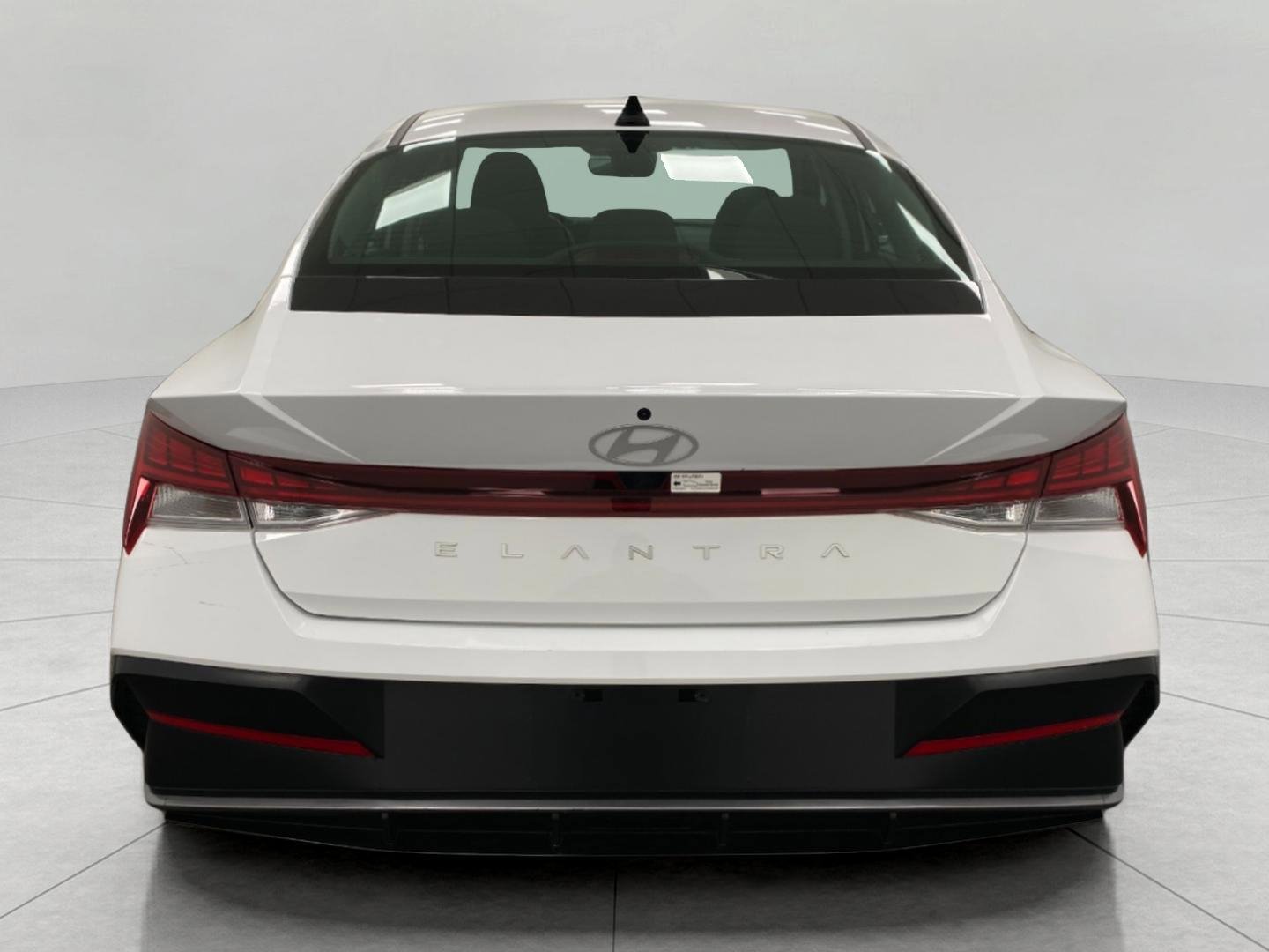 Certified 2025 Hyundai Elantra SEL image 4