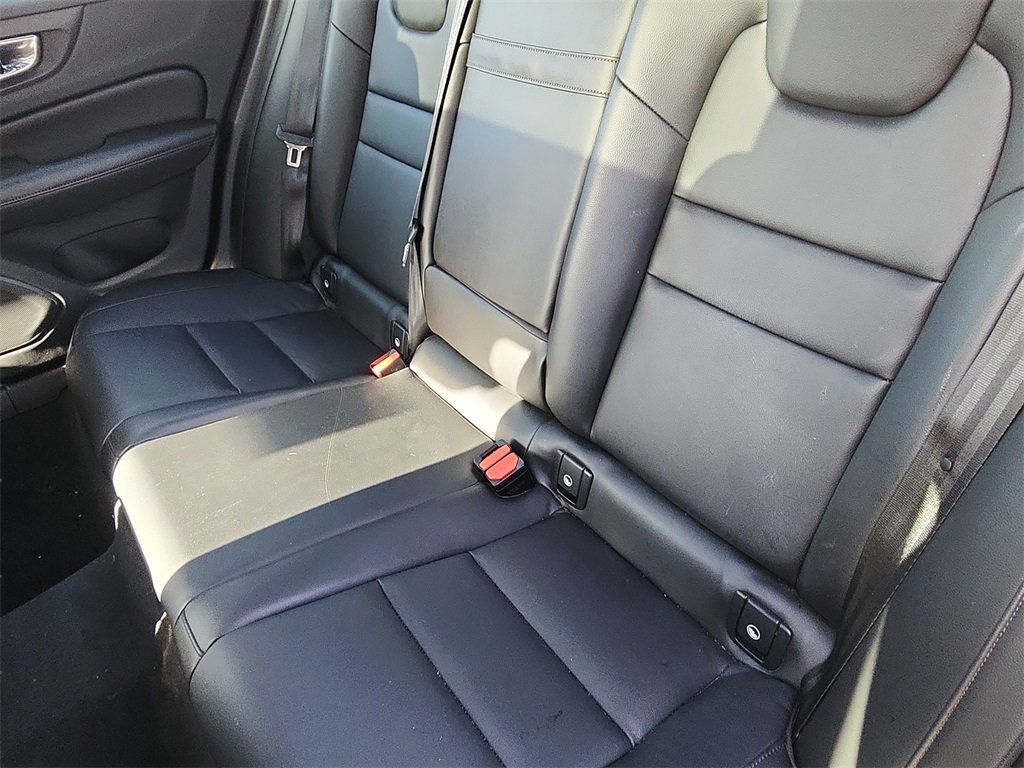 Used 2020 Volvo S60 T5 Momentum image 13