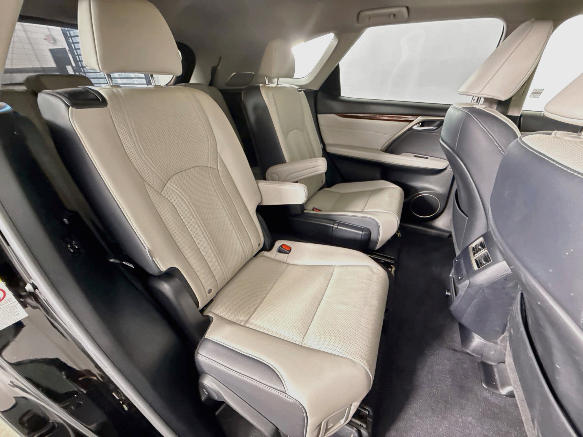 Used 2019 Lexus RX 350L AWD w/ Premium Package image 27