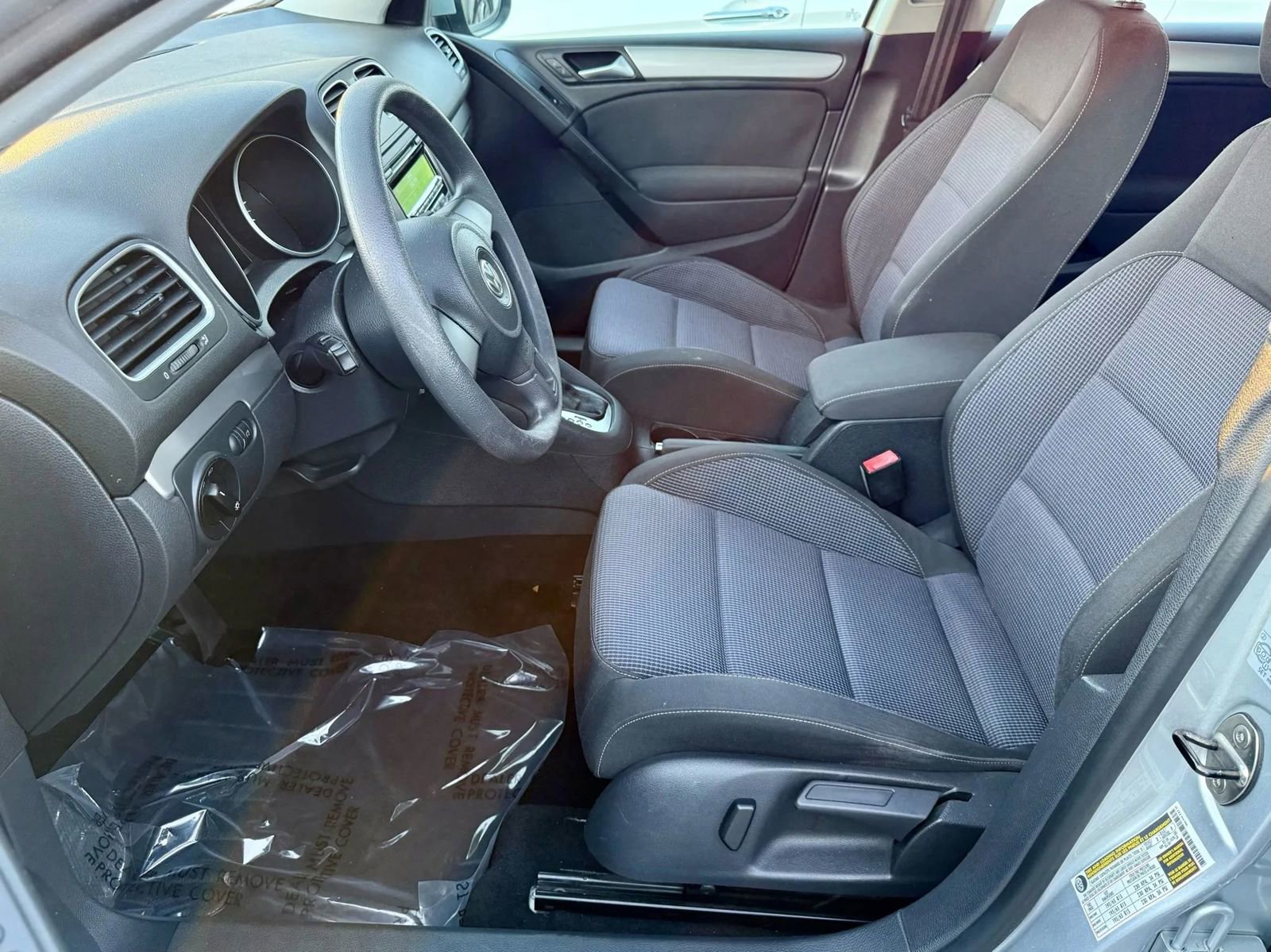 Used 2012 Volkswagen Golf 4-Door image 14