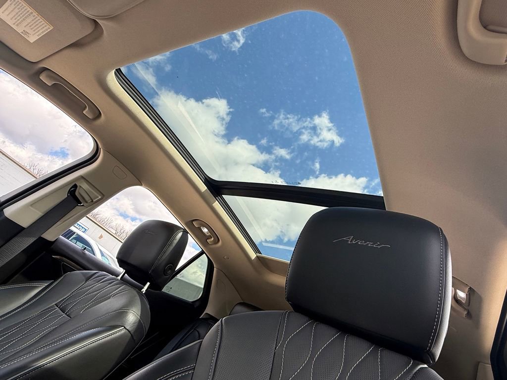 Used 2022 Buick Envision Avenir w/ Technology Package II image 18