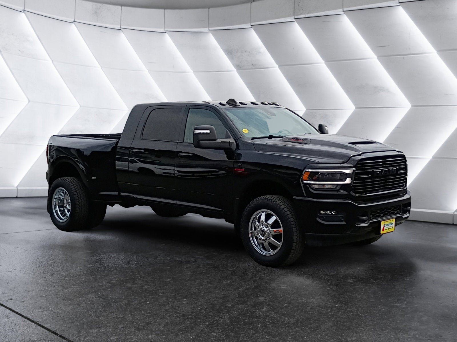 Used 2023 RAM 3500 Laramie AWD/4WD image 8