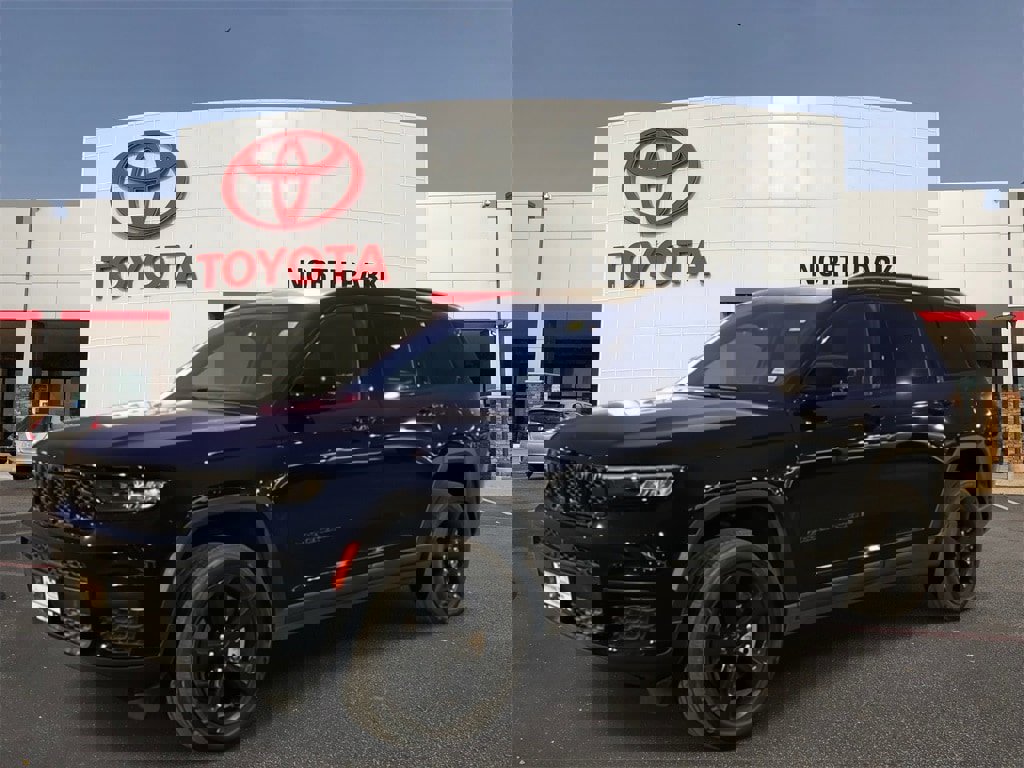 Used 2024 Jeep Grand Cherokee L Altitude image 1