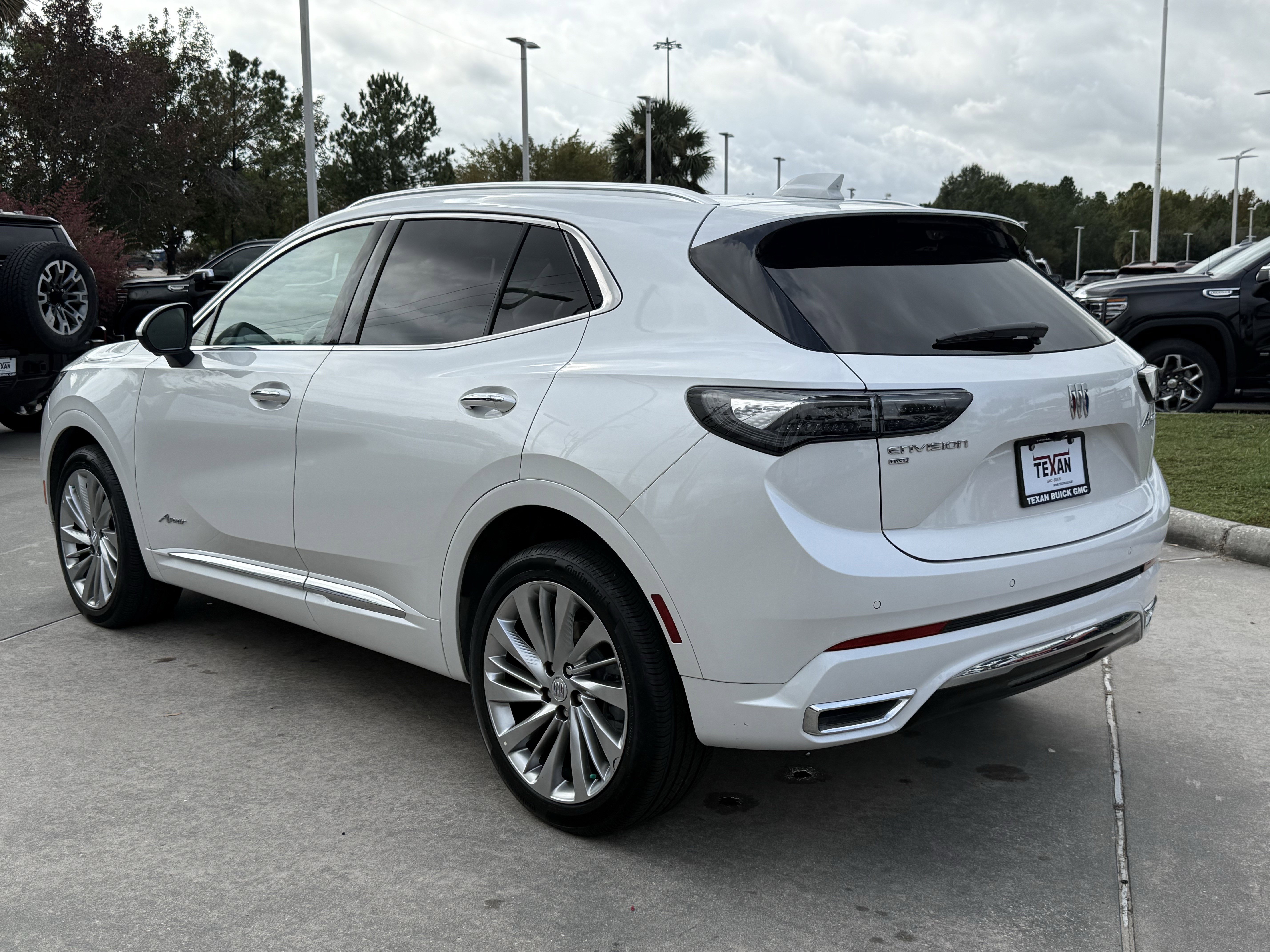 Used 2024 Buick Envision Avenir image 7