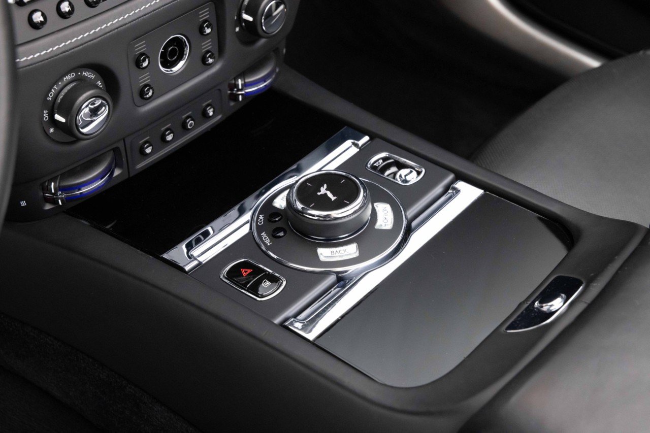 Used 2019 Rolls-Royce Dawn RWD image 36