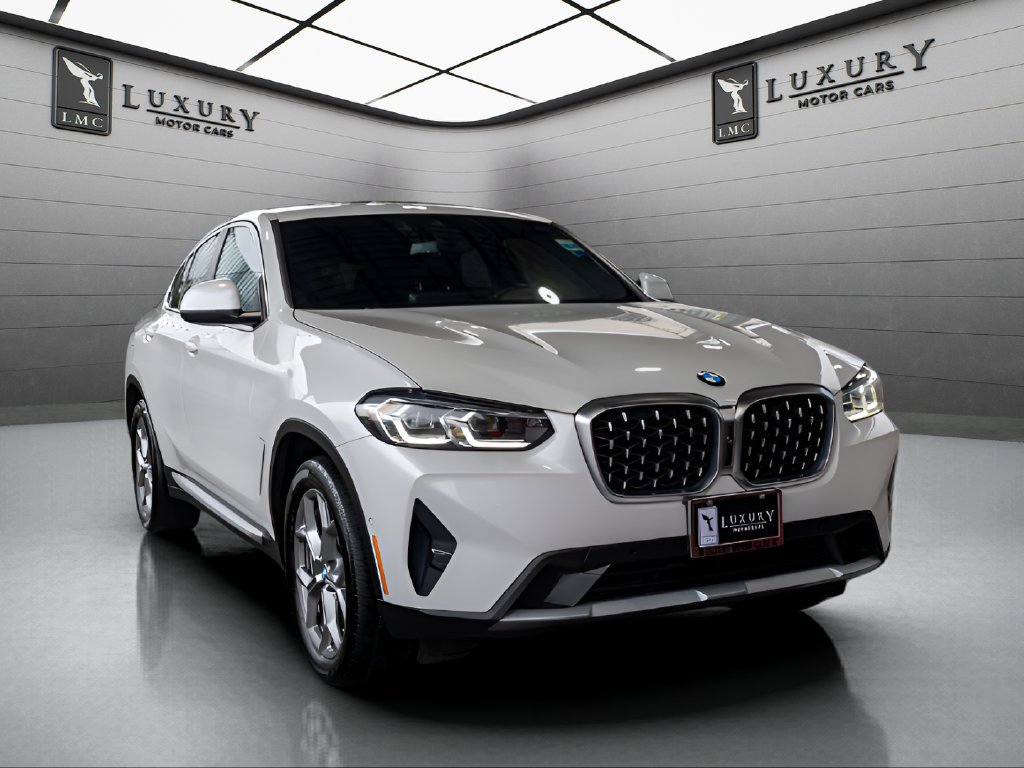 Used 2024 BMW X4 xDrive30i AWD/4WD image 1