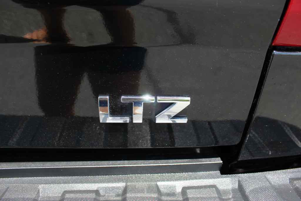 Used 2018 Chevrolet Silverado 1500 LTZ Z71 w/ LTZ Plus Package AWD/4WD image 8