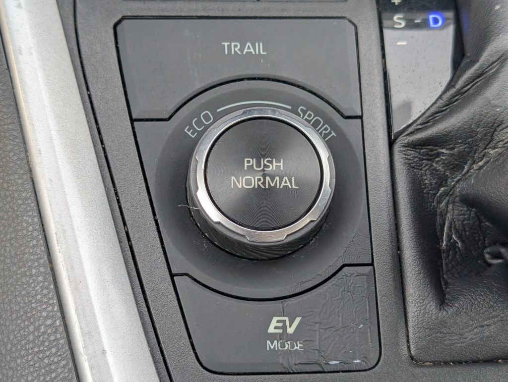 Used 2021 Toyota RAV4 XLE image 20