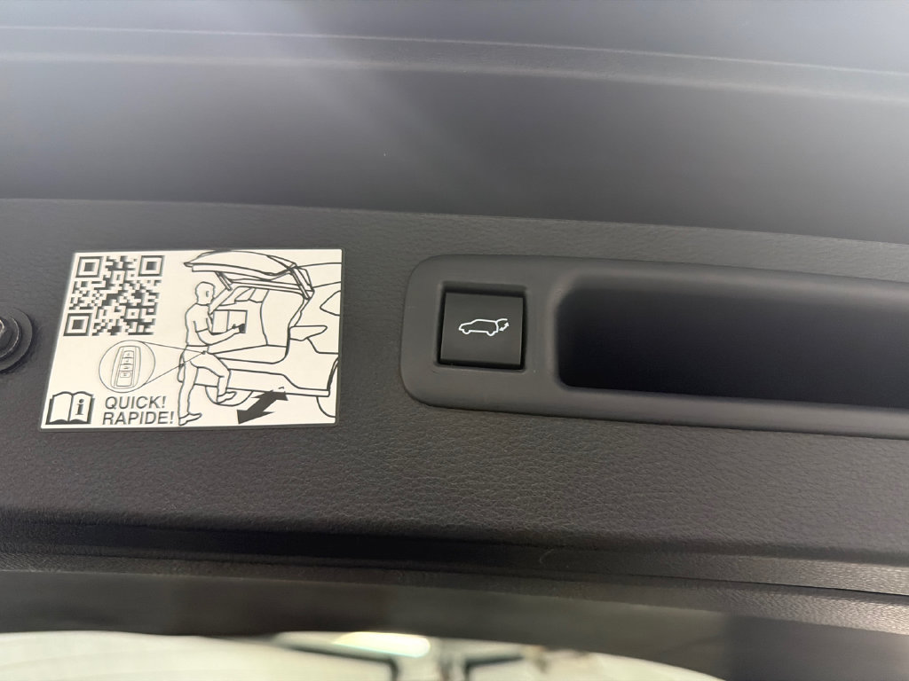 Used 2024 Toyota Highlander XLE FWD image 20