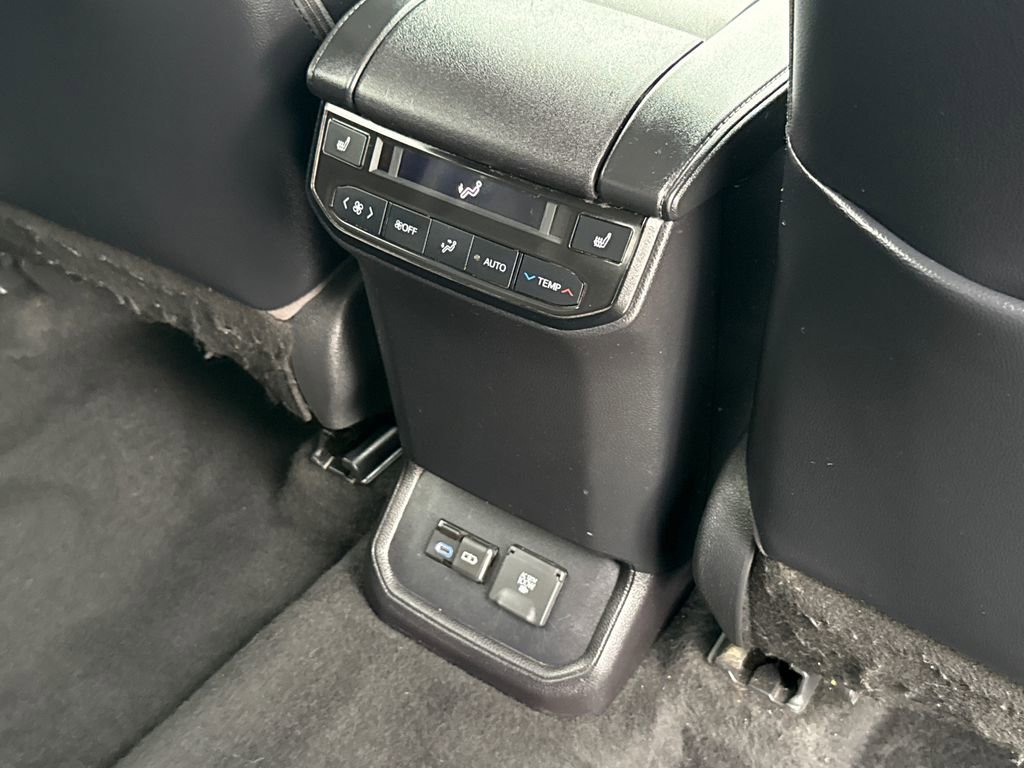 Used 2022 Toyota Highlander Platinum image 18