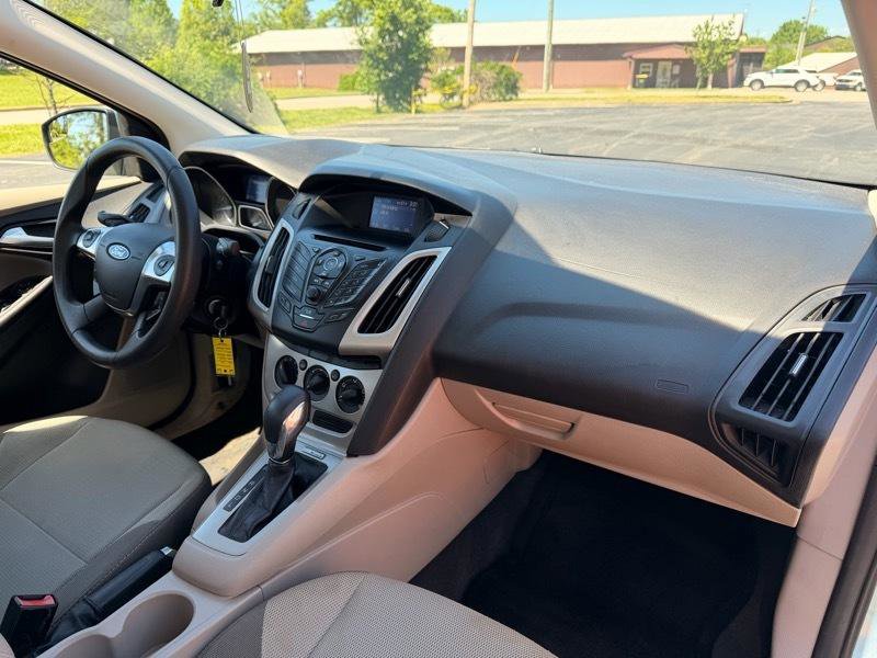 Used 2012 Ford Focus SE FWD image 11