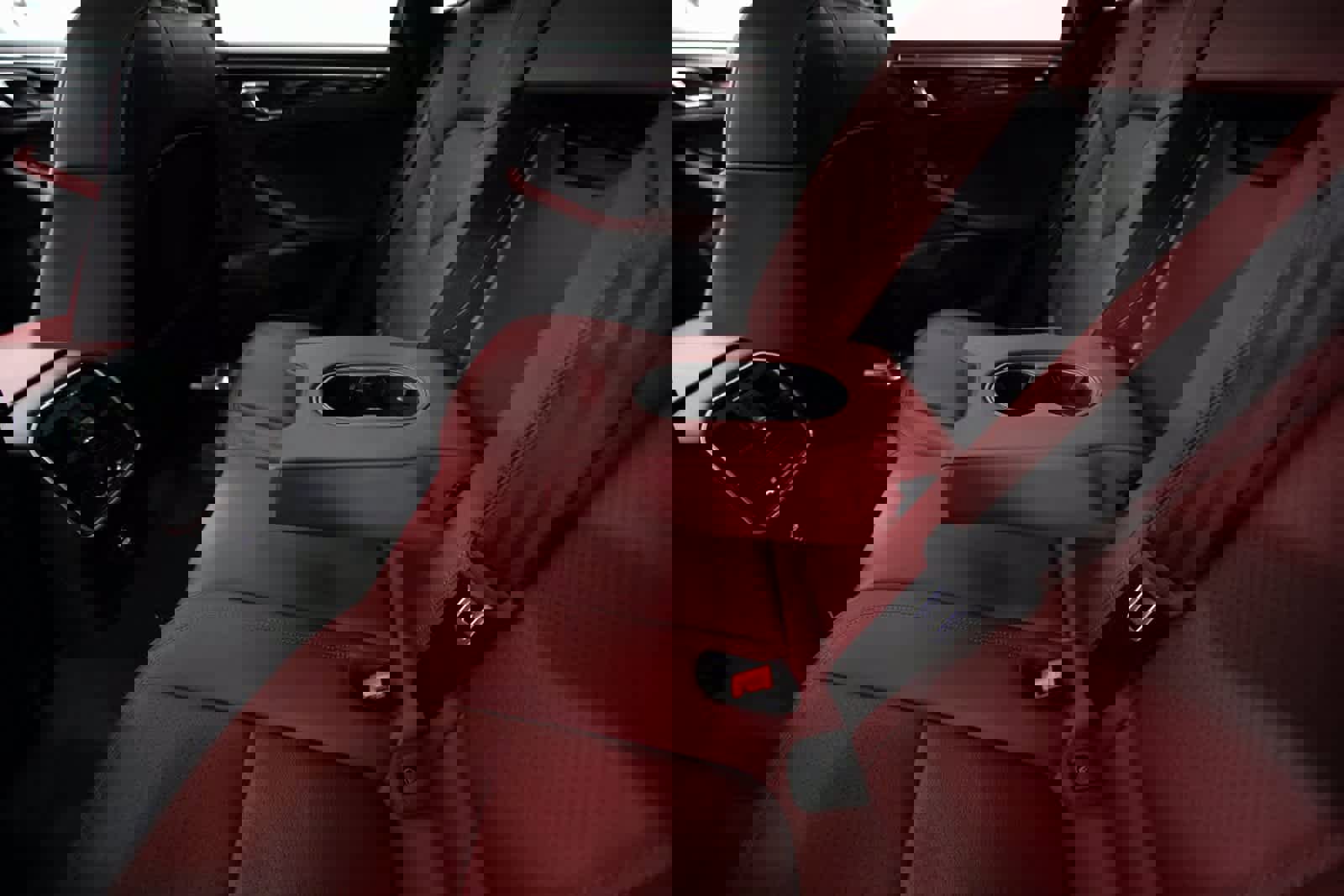 Certified 2025 Porsche Macan image 27