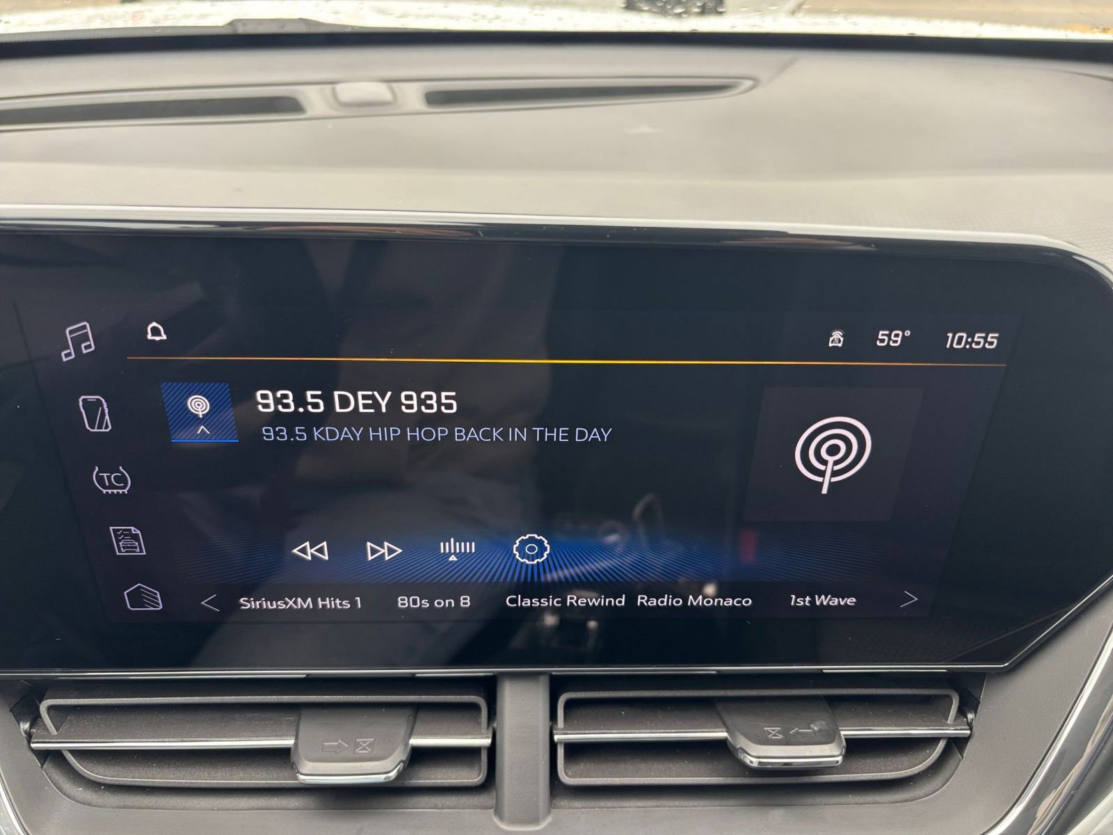 Used 2025 Chevrolet Trax LT w/ LT Convenience Package image 20