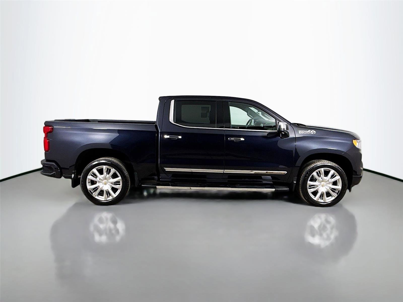 Used 2022 Chevrolet Silverado 1500 High Country w/ High Country Premium Package image 10