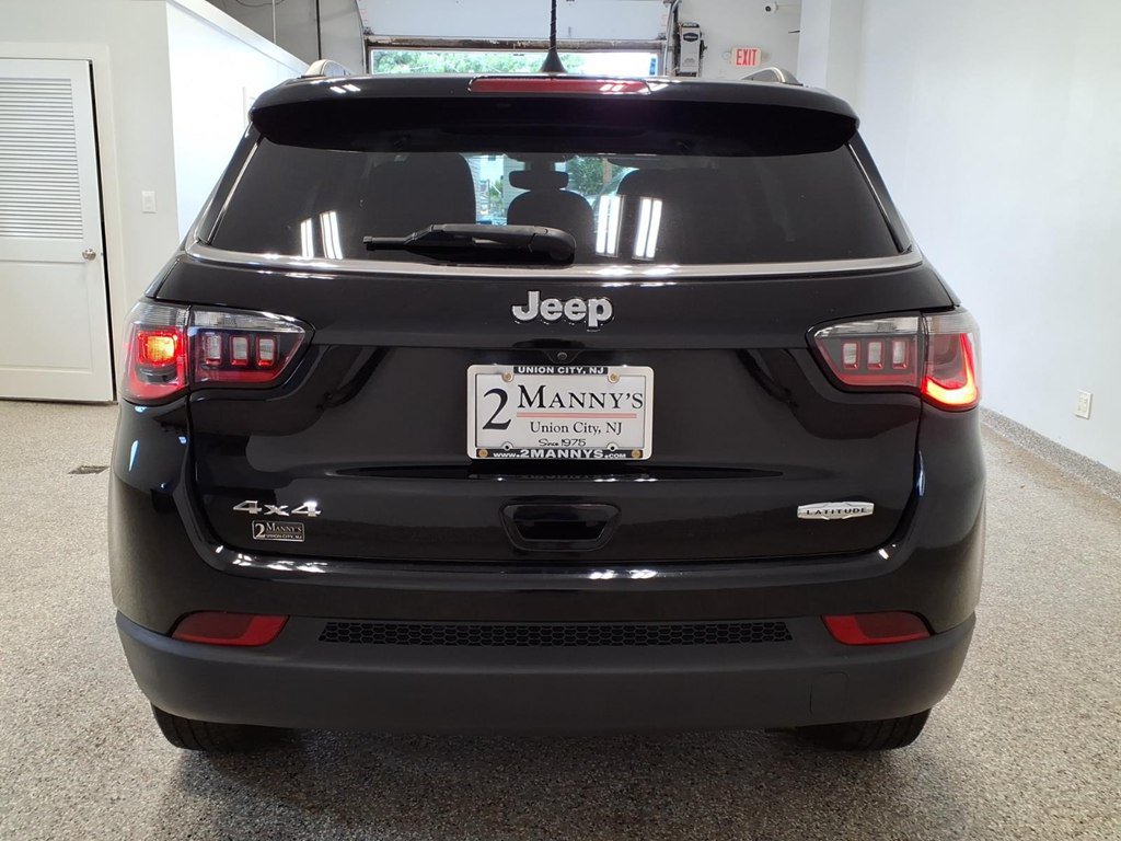 Used 2021 Jeep Compass Latitude w/ Sun and Sound Group AWD/4WD image 5