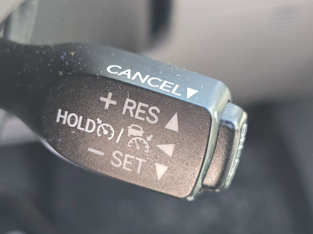 Used 2019 Toyota Highlander XLE AWD/4WD image 34