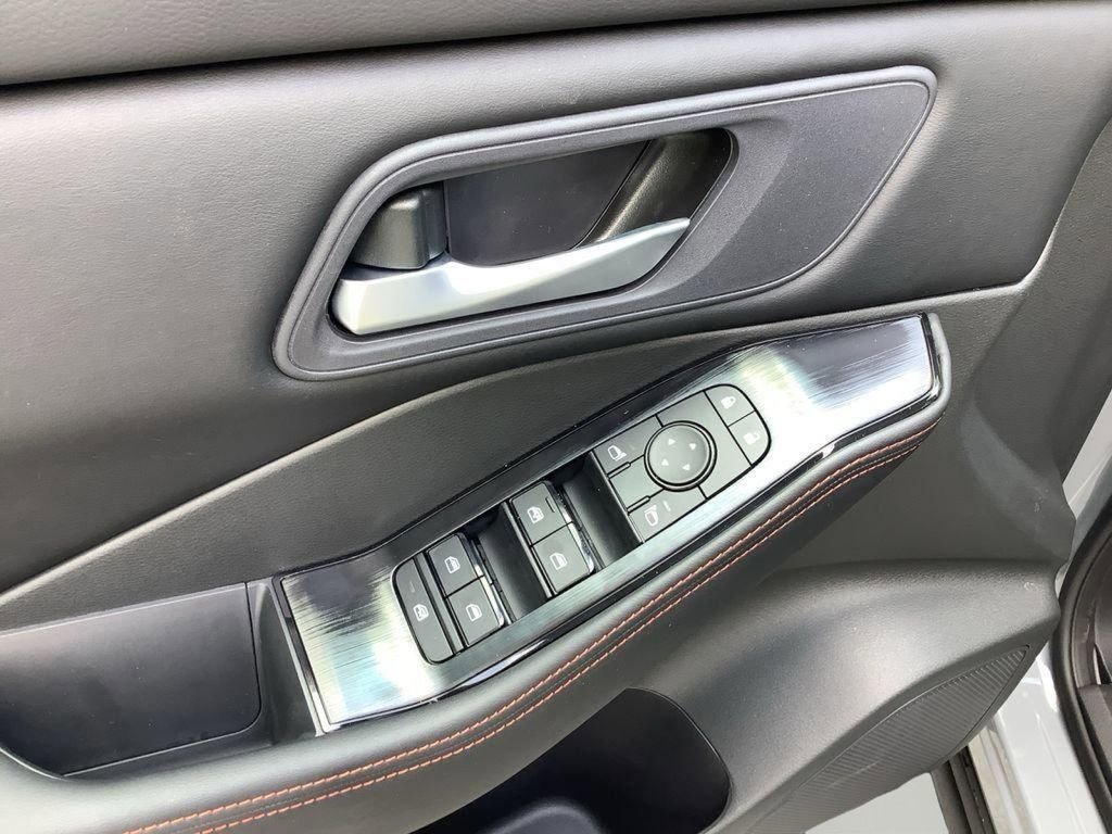 Used 2026 Nissan Rogue SV image 23