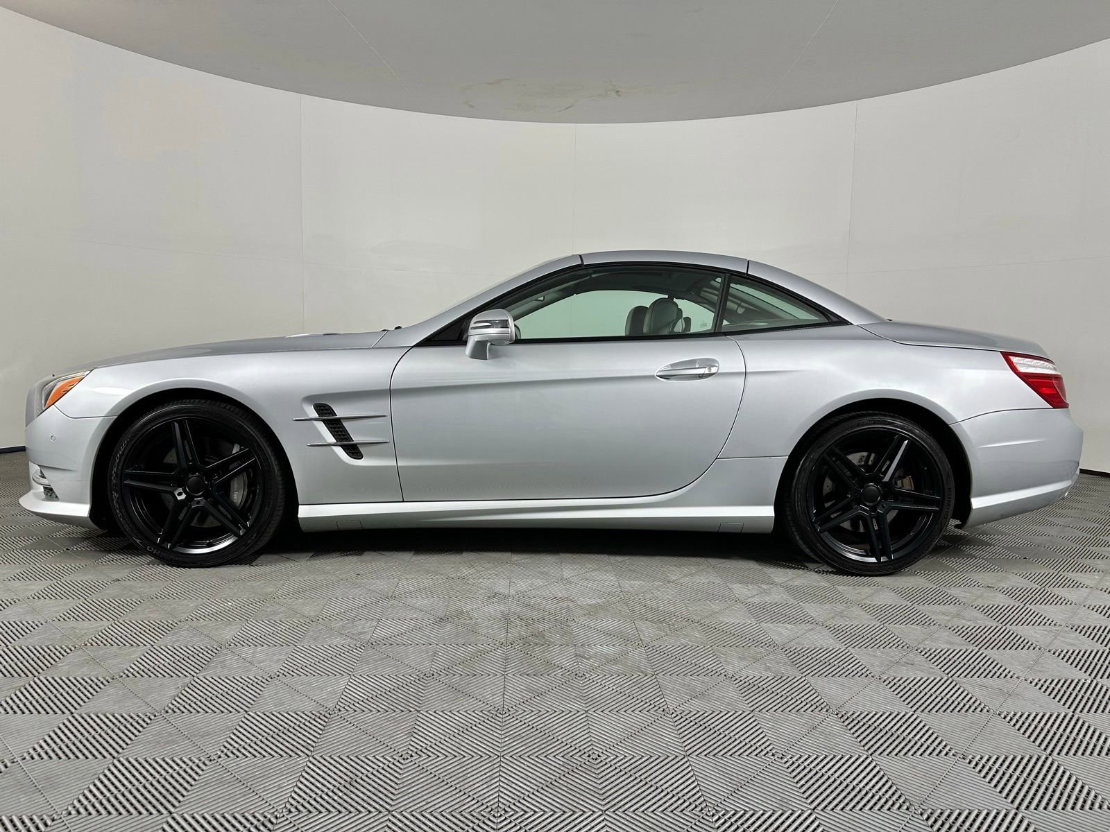 Used 2013 Mercedes-Benz SL 550 image 11