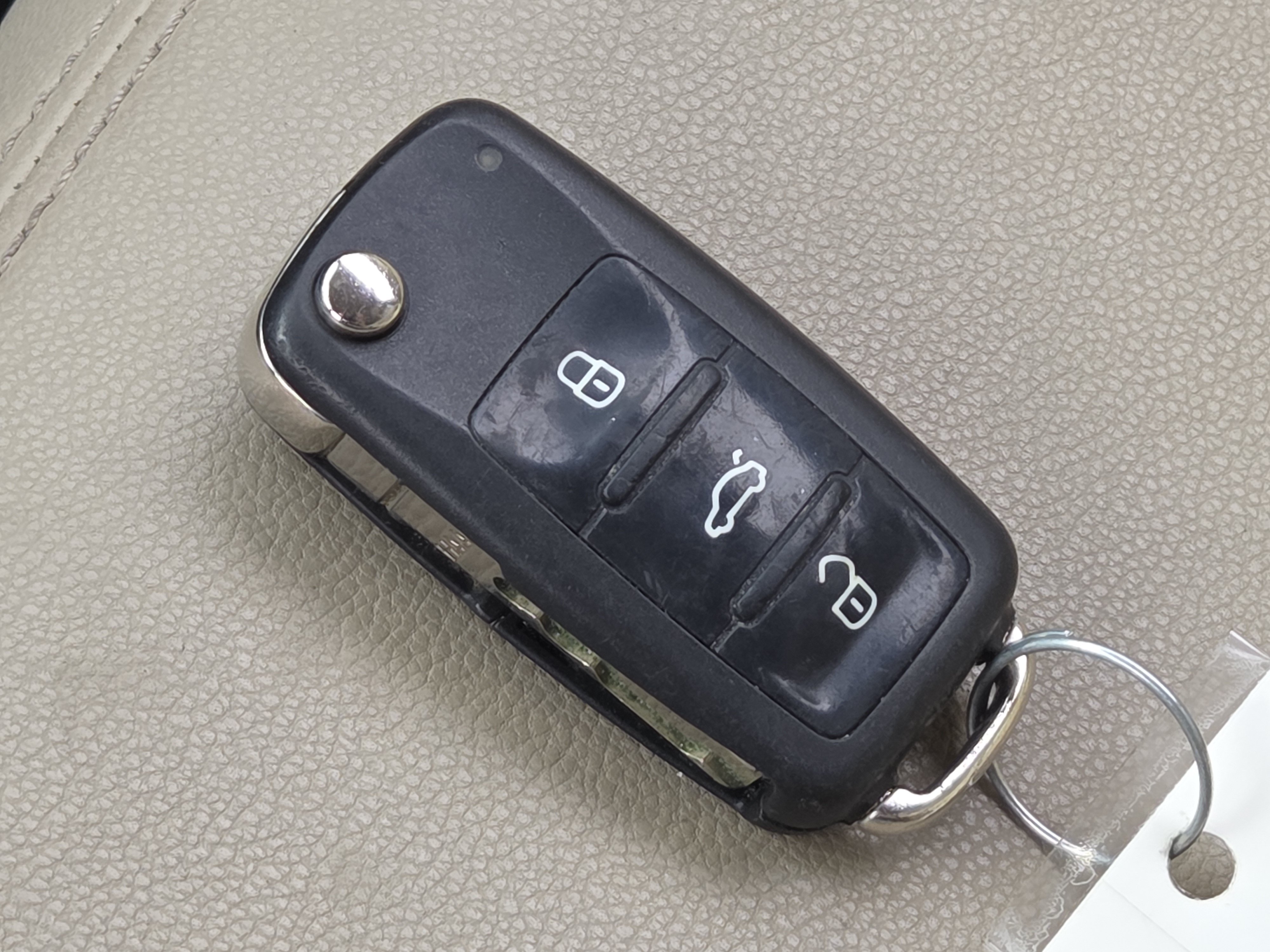 Used 2012 Volkswagen Beetle 2.5 FWD image 18