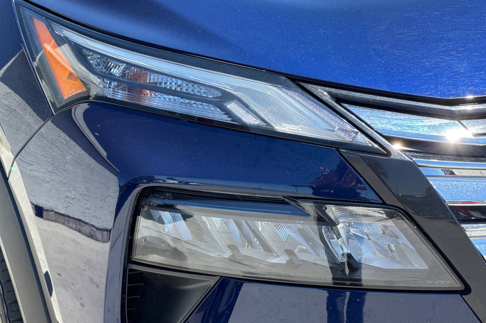 Used 2025 Nissan Rogue SV AWD/4WD image 12