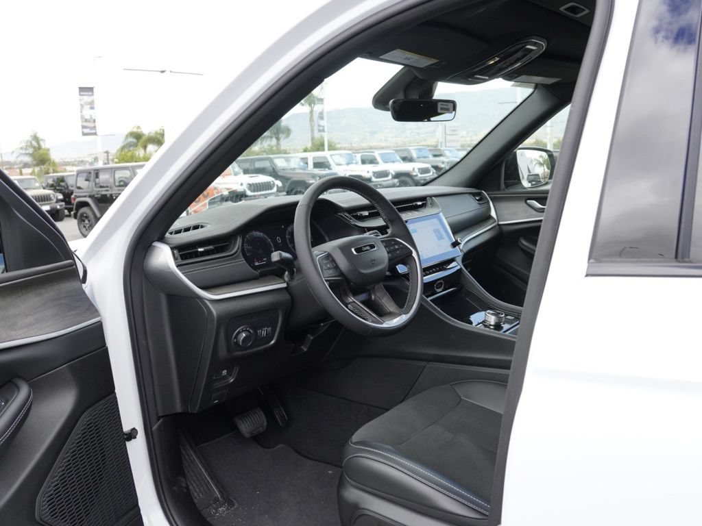 New 2026 Jeep Grand Cherokee Altitude AWD/4WD image 22