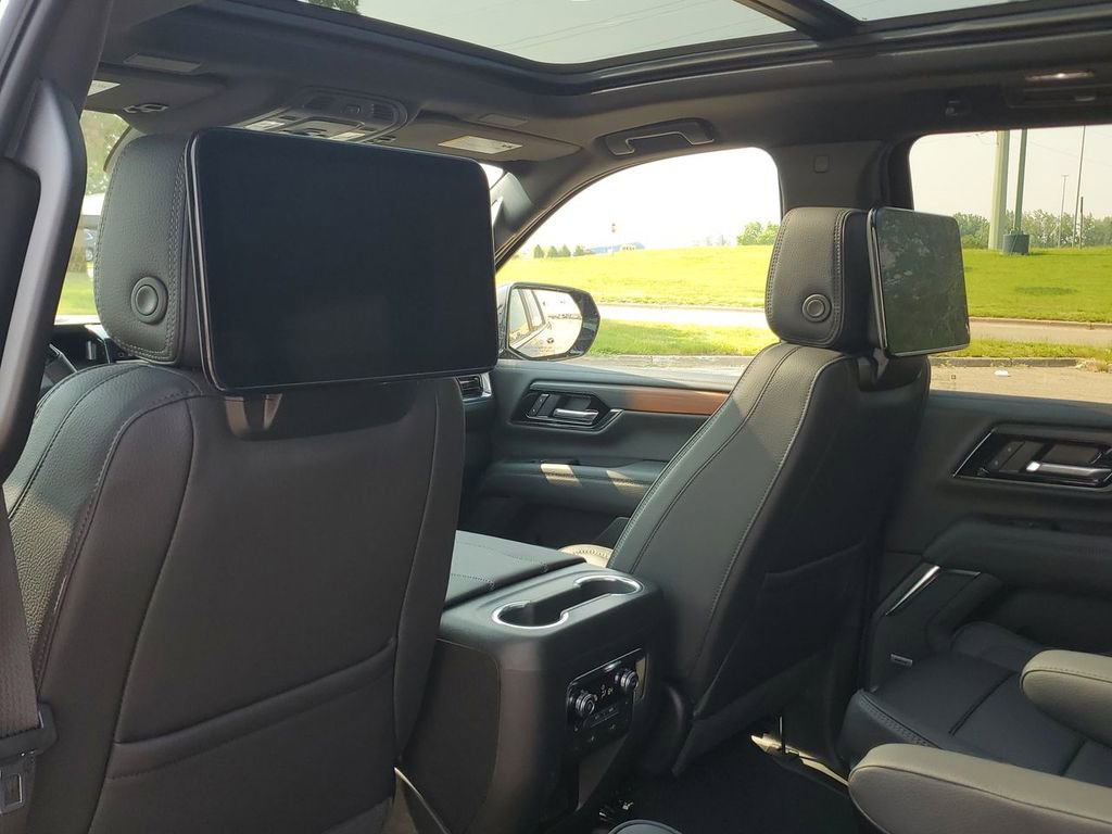 New 2025 GMC Yukon XL Denali w/ Denali Reserve Package image 37