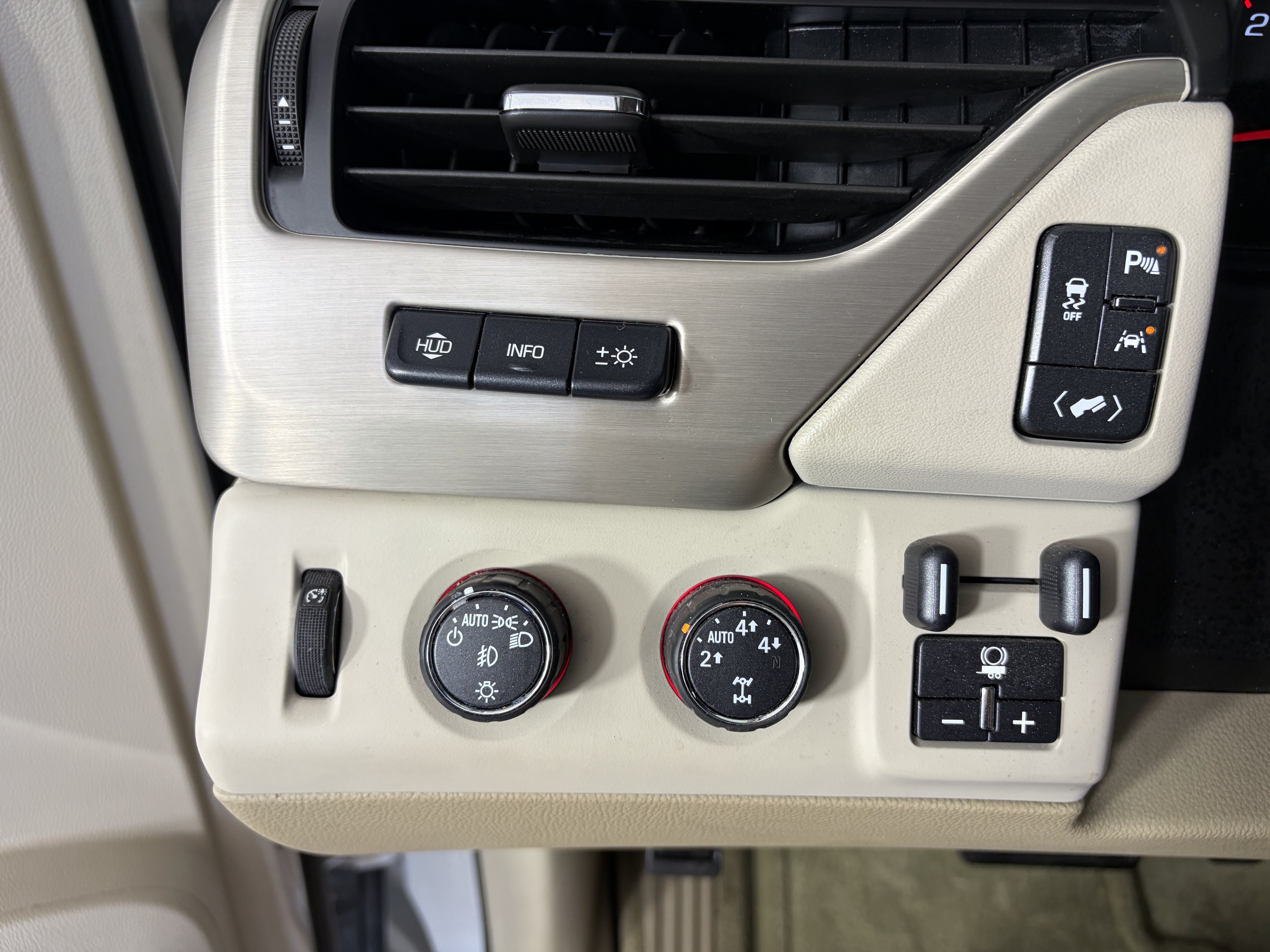 Used 2016 GMC Yukon Denali w/ Open Road Package AWD/4WD image 30