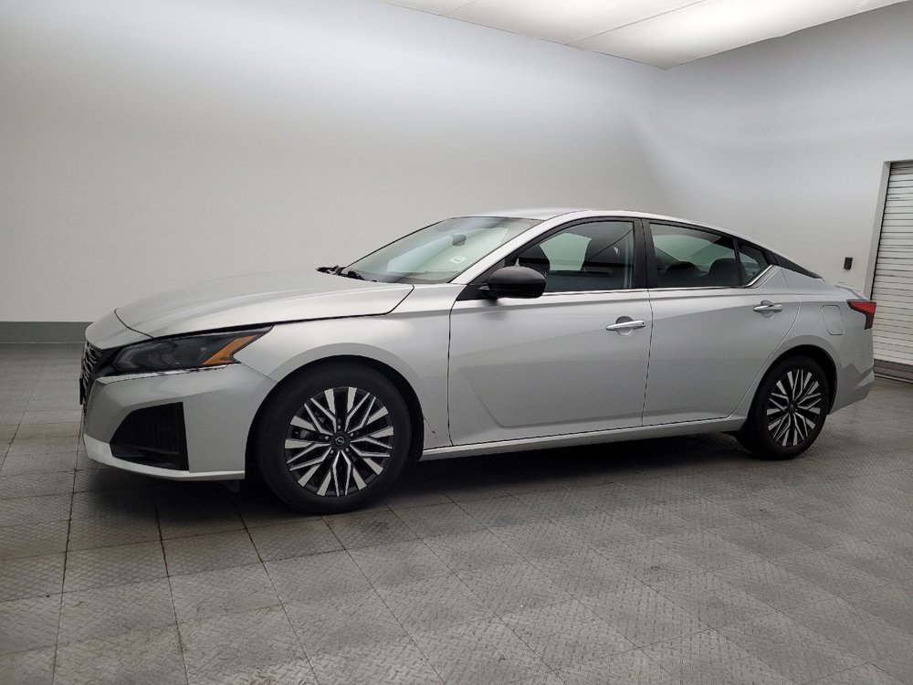 Used 2024 Nissan Altima 2.5 SV image 2