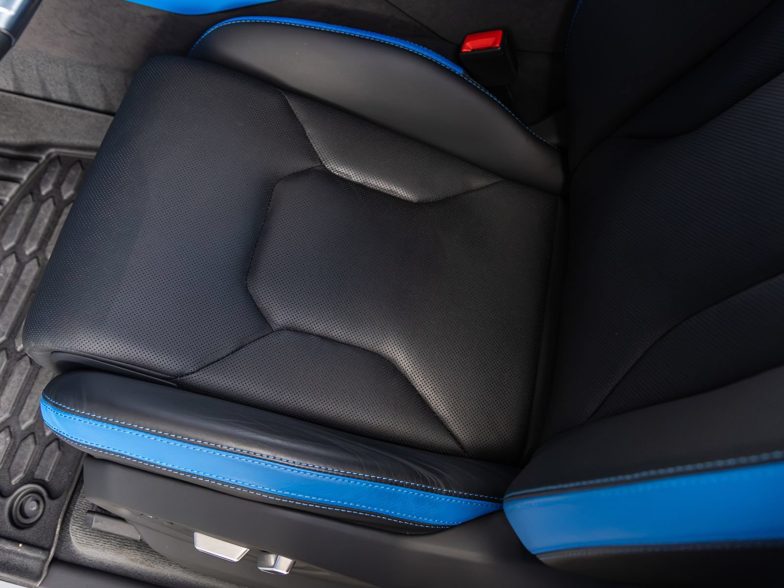Used 2025 Lamborghini Urus S AWD/4WD image 26