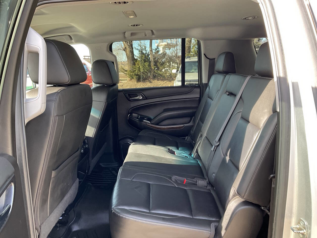 Used 2018 Chevrolet Suburban LT image 5