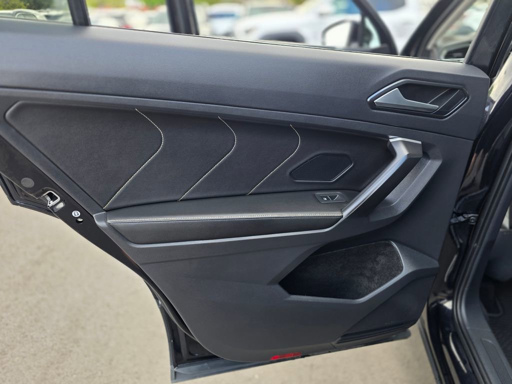 Used 2024 Volkswagen Tiguan SE AWD/4WD image 20