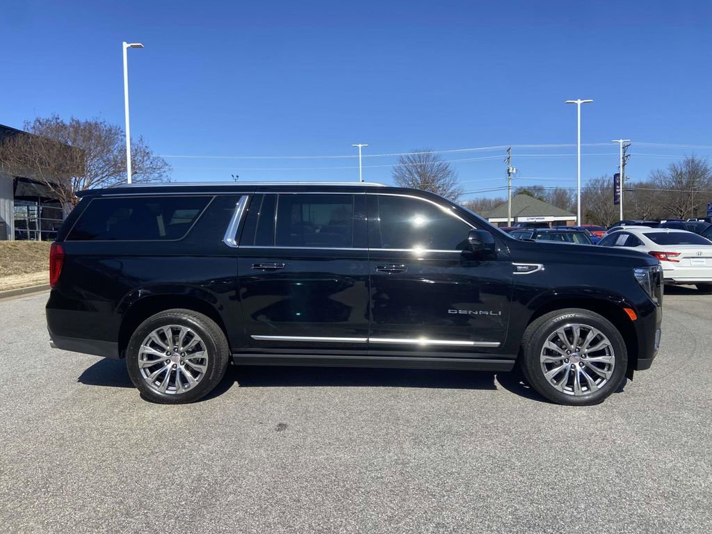 Used 2022 GMC Yukon XL Denali w/ Denali Premium Package RWD image 2