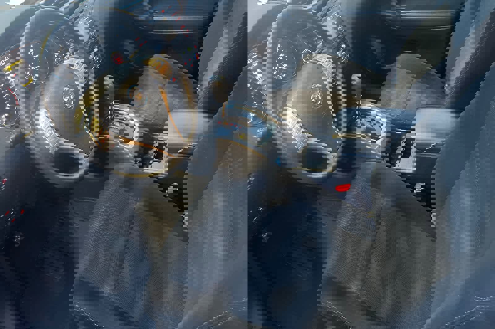 Used 2016 Nissan Rogue SV w/ SV Moonroof Package image 13