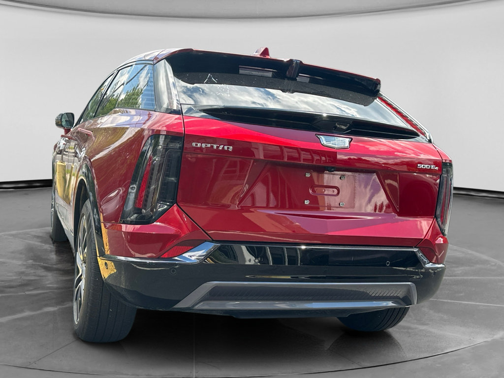 Used 2025 Cadillac Optiq Sport 2 w/ LPO, Floor Liner Package AWD/4WD image 2