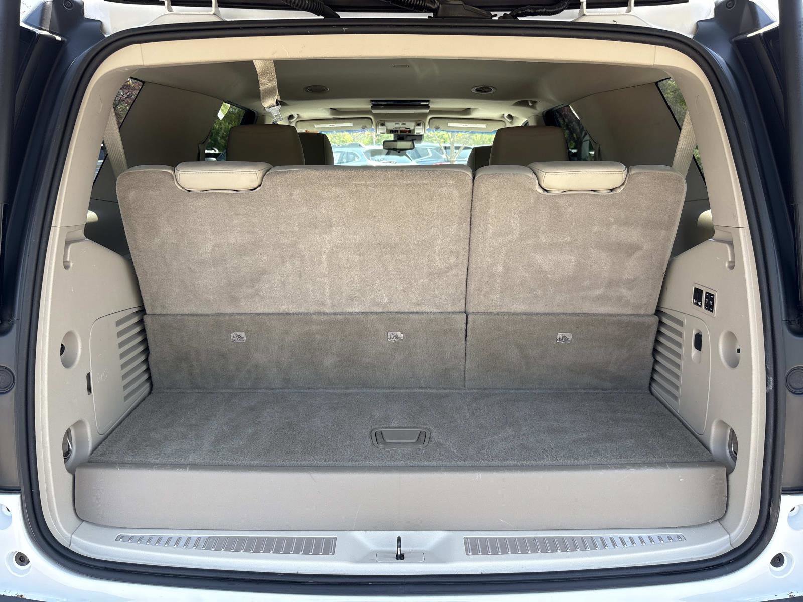 Used 2018 Cadillac Escalade Premium Luxury image 32