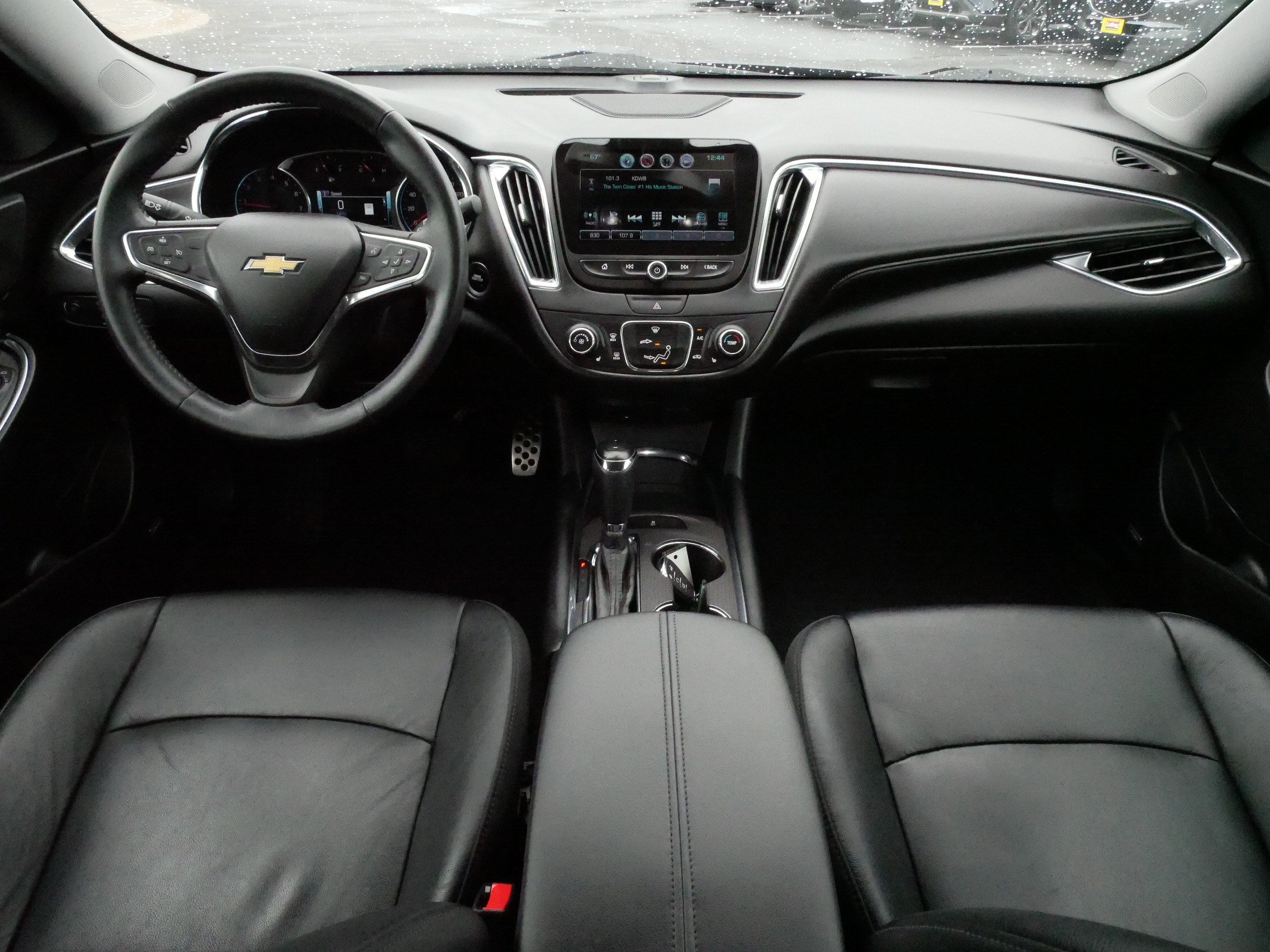 Used 2017 Chevrolet Malibu LT w/ Leather Package FWD image 10