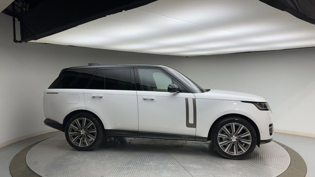 Used 2023 Land Rover Range Rover SE image 9