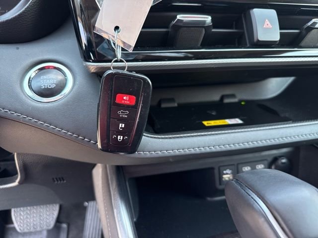 Used 2023 Toyota Highlander Platinum image 42