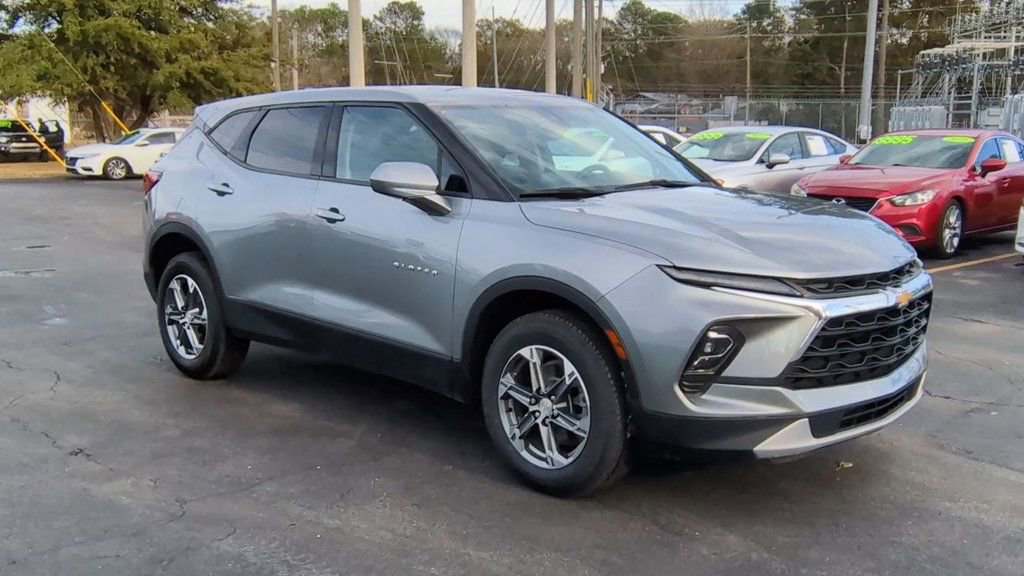 Used 2023 Chevrolet Blazer LT image 2