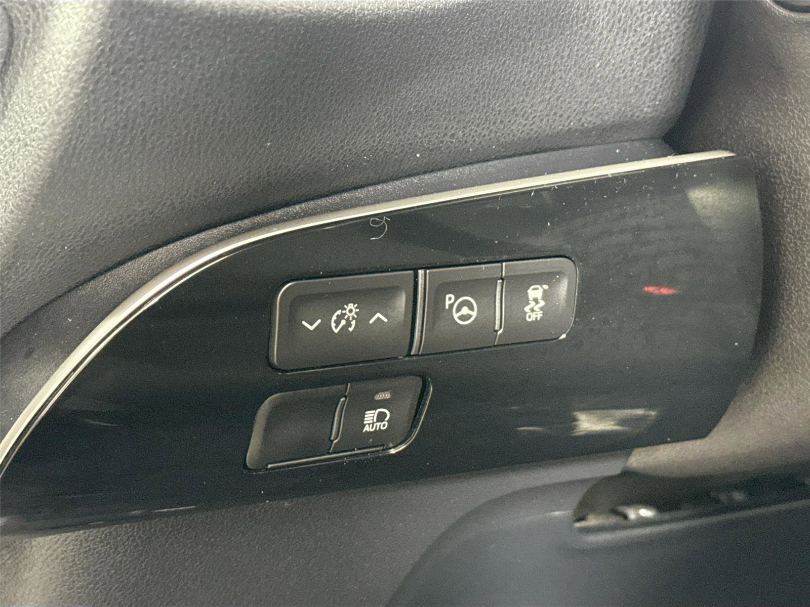 Certified 2022 Toyota Prius LE image 14