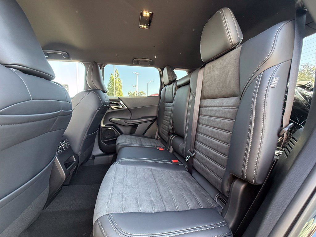 New 2026 Mitsubishi Outlander LE FWD image 37