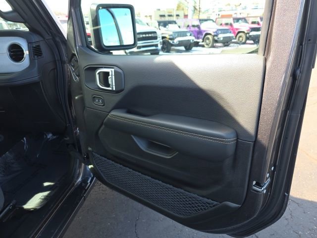 Used 2025 Jeep Wrangler Unlimited Sahara w/ Safety Group image 39