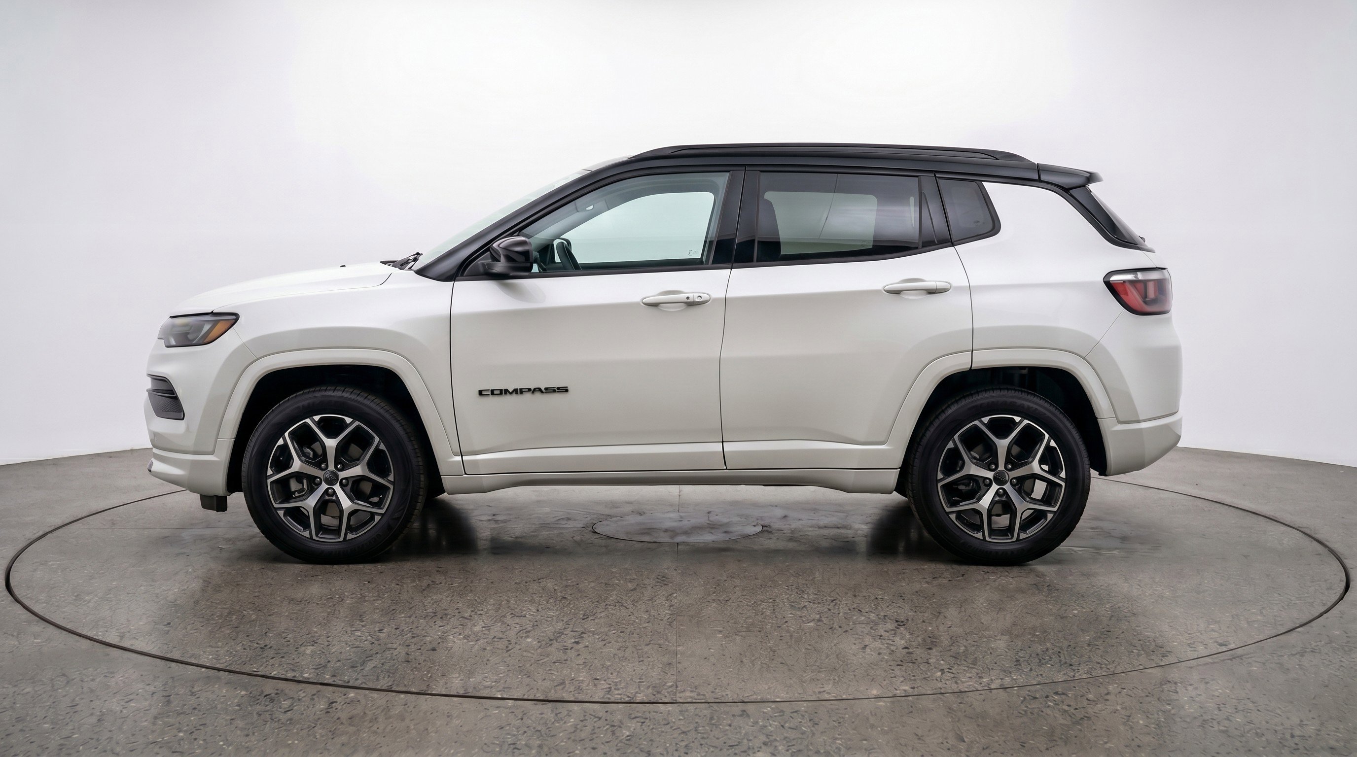 Used 2025 Jeep Compass Limited AWD/4WD image 5