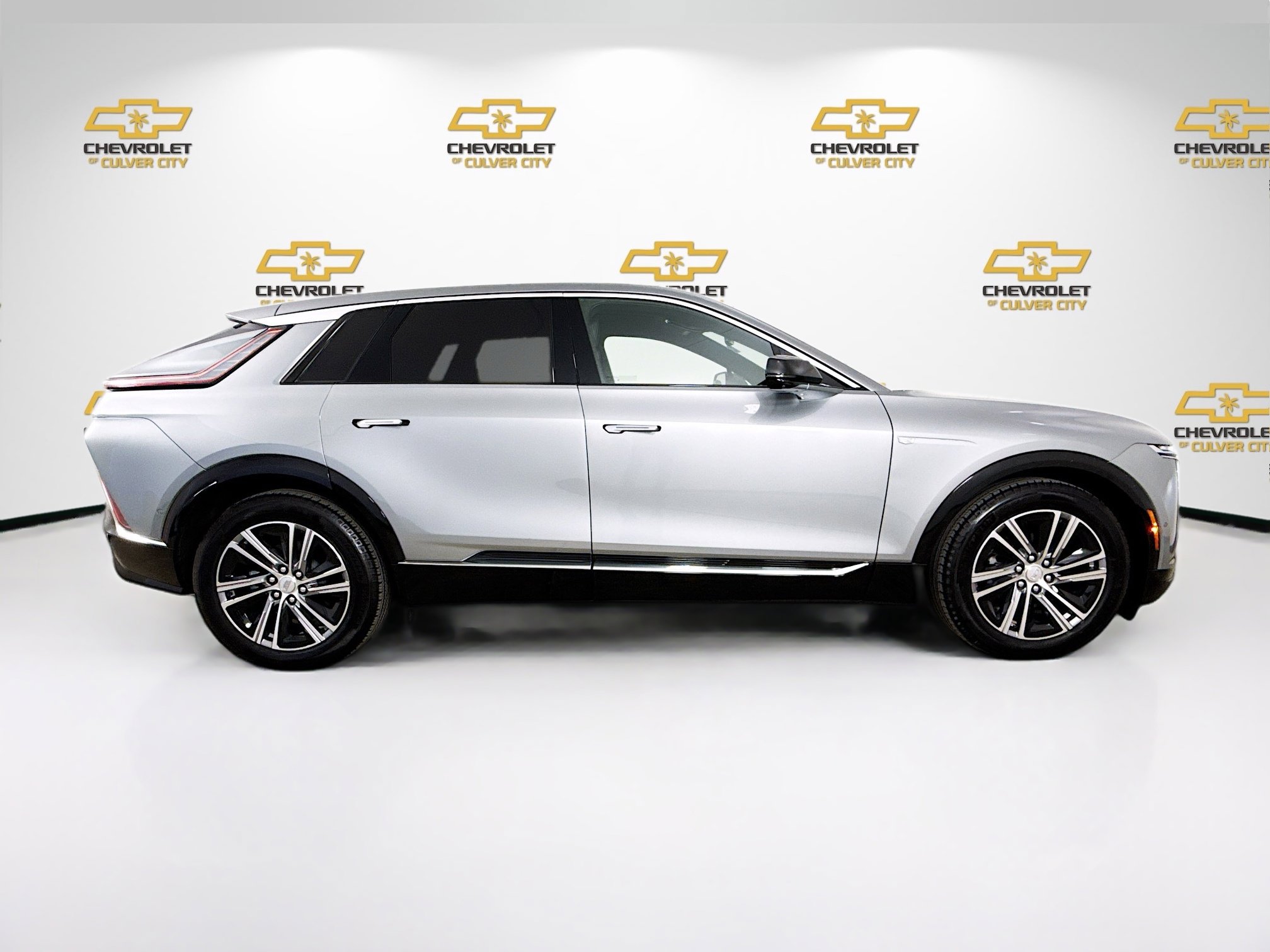 Used 2025 Cadillac Lyriq Luxury RWD image 8