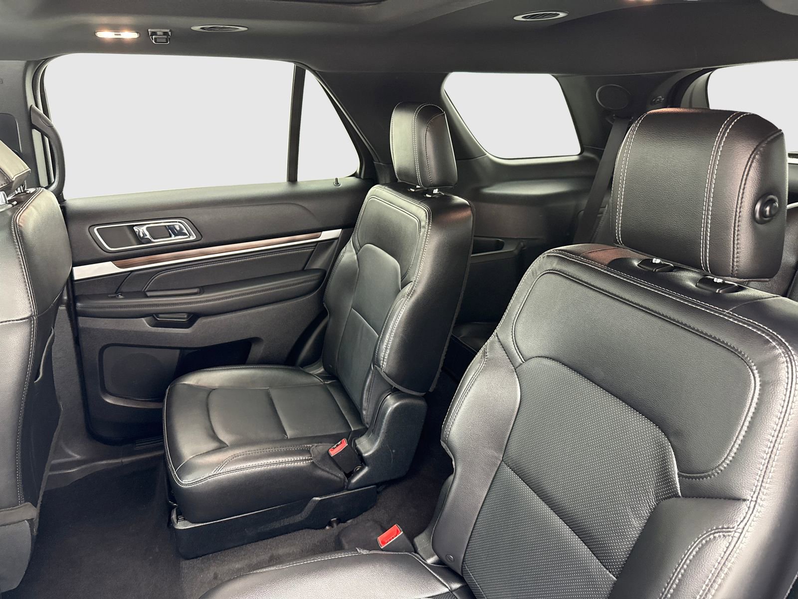 Used 2018 Ford Explorer Limited w/ Ford Safe & Smart Package FWD image 38